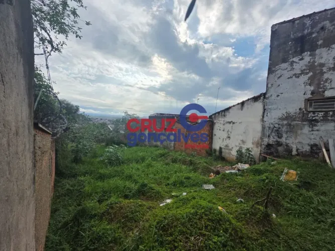 Terreno à Venda no Bairro Jardim Cherveson, Rio Claro - SP