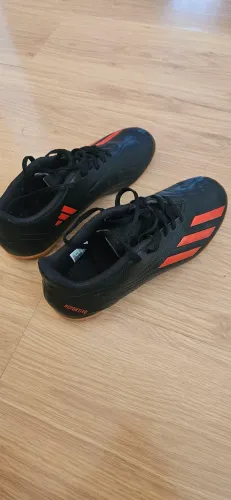 Chuteira salao adidas 39