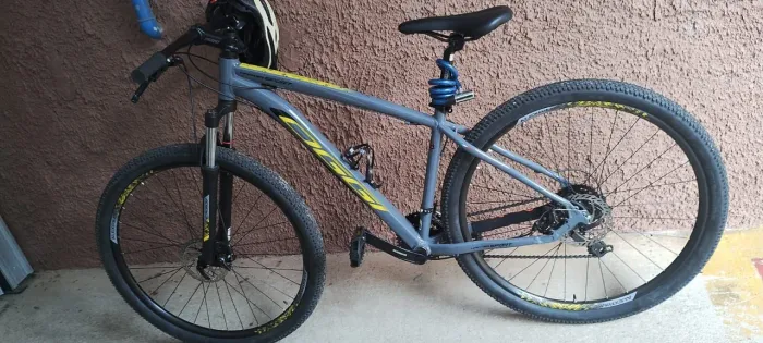 Bicicleta oggi aro 29 quadro 17 Hacker sport 2025
