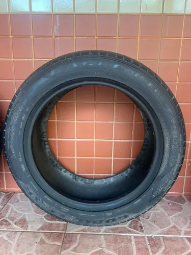Pneu Goodyear 255/50 R19 107W*, ideal para SUV e veículos 4x4.