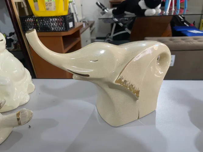 Decoração:Escultura de Elefante em Cerâmica Bege