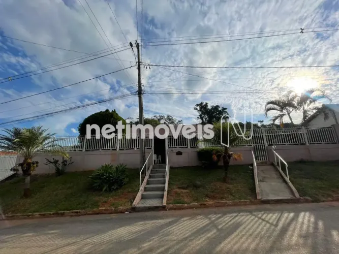 Casa em terreno de 700,00m²; no Centro de Onça do Pitangui/MG
