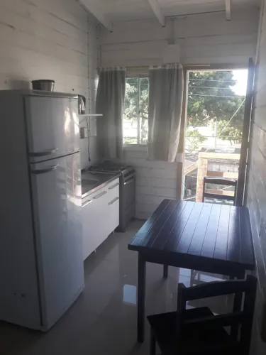 1500 reais ANUAL Ap. chalé 1 dormitório incluso água, IPTU, internet 600m da praia