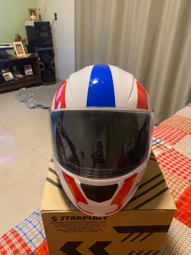 CAPACETE NOVO - NUNCA USADO