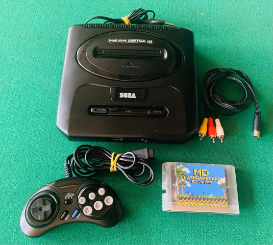 Mega Drive 3, 1 controle + EverDrive Pró  V3 com centenas de jogos! 