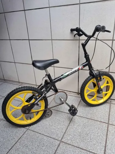 Bicicleta infantil aro 16, funcionando tudo certinho