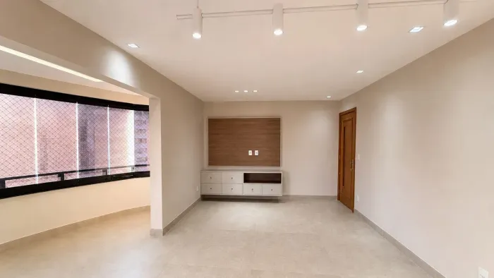 Alphaville | Apartamento Reformado com 4 Suítes, Sala Ampliada e 4 Vagas