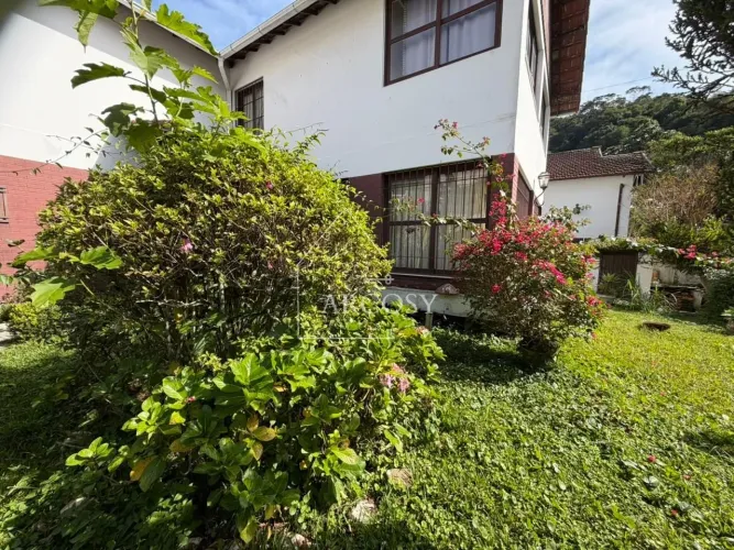 Casa com 4 dormitórios à venda, 250 m² por R$ 1.200.000 - Alto da Serra - Petrópolis/RJ