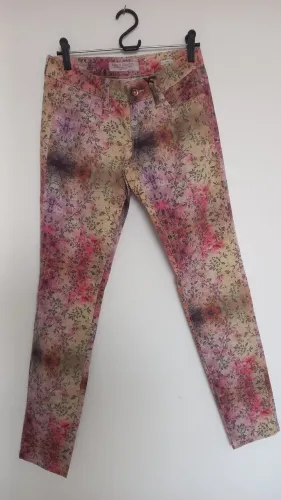 Calça jeans de alfaiataria e outras cores