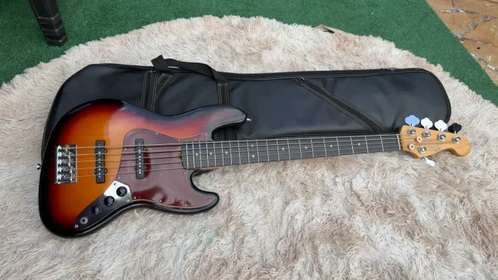 Baixo Fender Jazz Bass American Standard 2011 USA - 5 Cordas - Sunburst