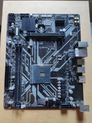 Placa Mae AM4 Gigabyte B450M-k ( Sucata )