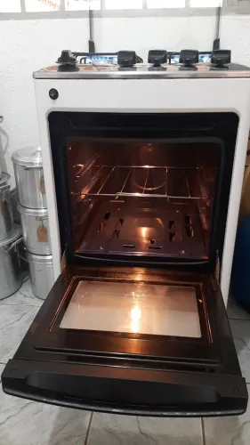 Fogão 4 bocas funcionando normalmente automático forno ok