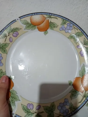 Pratos de porcelana