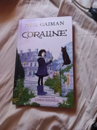 Livro coraline capa dura