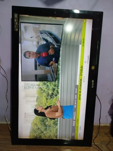 Uma tv de led 39 polegada