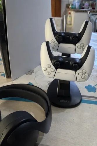 PS5 1TB + 2 CONTROLES + FONE PULSE 3D 