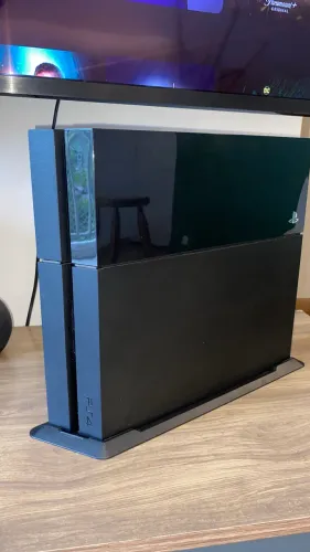 PlayStation 4 500GB + controle - Ótimo estado