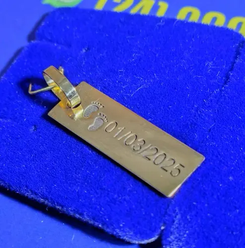 Pingente Ouro 18 Kilates Peso 3.00 Gramas 40 x 10 mm
