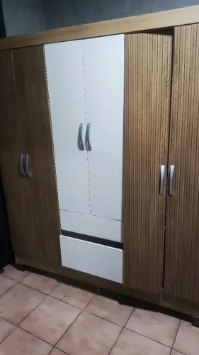 Guardar roupa semi novo