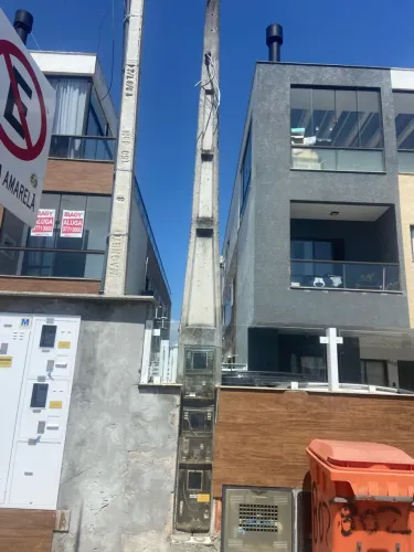 Vendo poste para 3 medidores monofásico