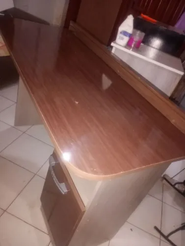 Linda mesa para estudo/escritório/ balcão de recepção 