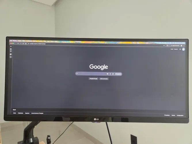 Monitor LG 25 Ultrawide com suporte VESA