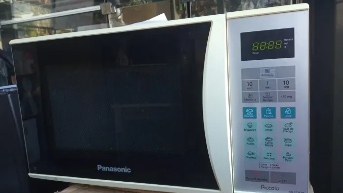 Forno microondas Panasonic 24L