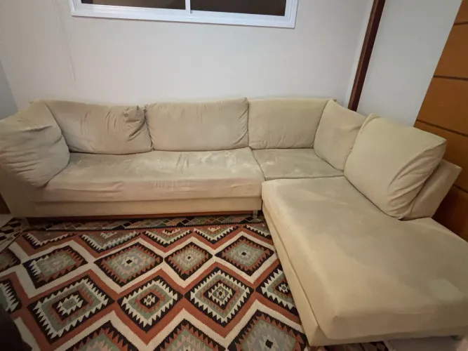 Sofá de canto em camurça 