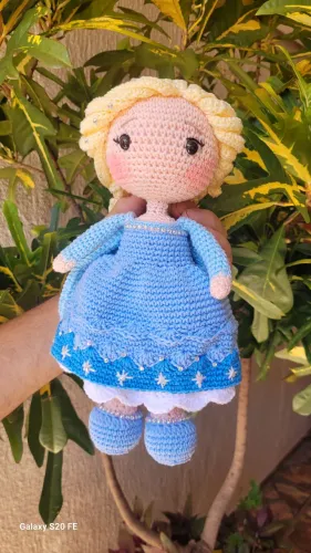 Boneca Elsa Frozzen amigurumi 