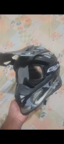 Capacete mais óculos