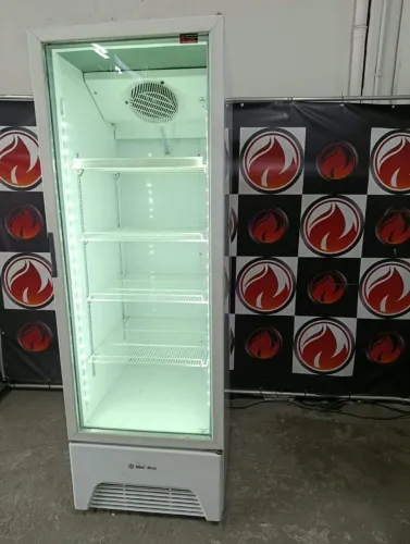 Geladeira expositora 220 volts 577 litros no estado de nova marca METALFRIO