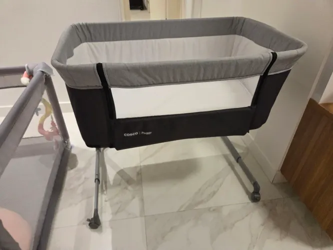 BERÇO PORTÁTIL CO-BED COSCO PLUGGY + COLCHÃO 