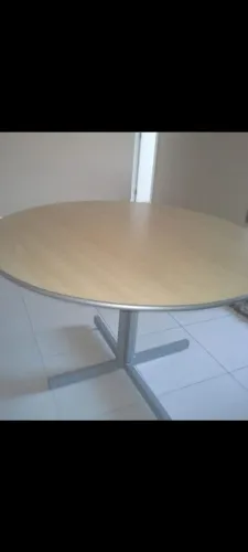 Mesa redonda de escritório