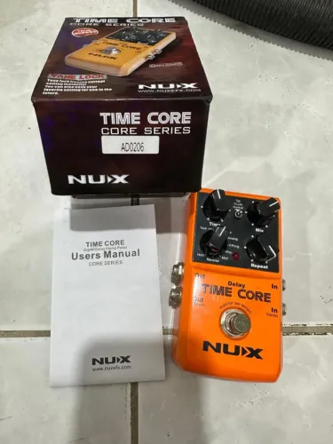 Pedal delay NUX Time Core, com caixa