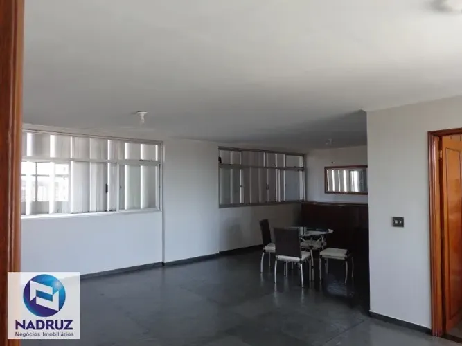 Venda ou locação no Centro de São José do Rio Preto-SP: 3 Quartos, 1 Suíte, 2 Salas, 4 Ban