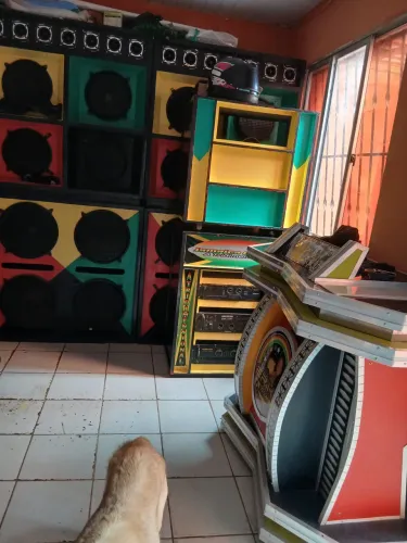 VENDO UMA RADIOLA COMPLETA