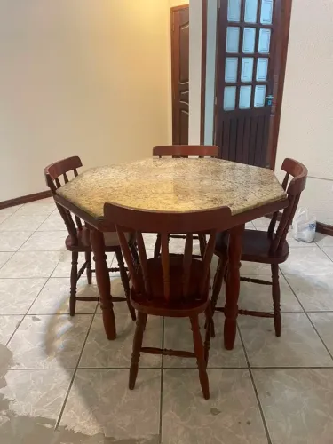 Mesa e cadeiras 