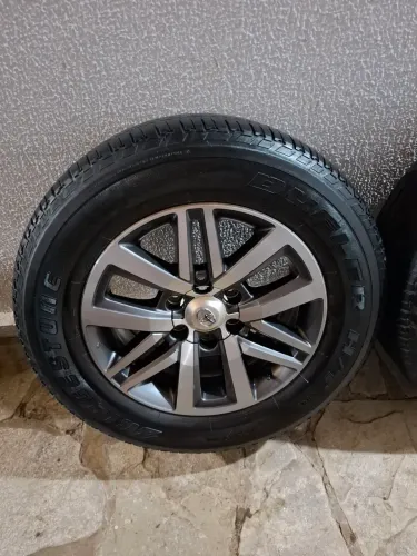 Rodas aro 18 Hilux Sw4 semi-novos