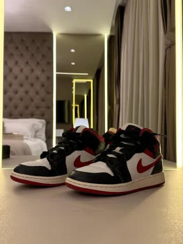 Nike Air Jordan 1 Mid "Black/Gym Red-White"