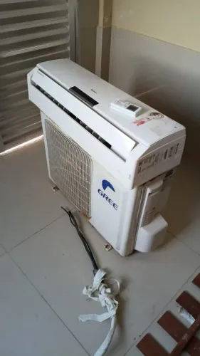 Vende -se um ar condicionado de 12 puts gree 800 reais.