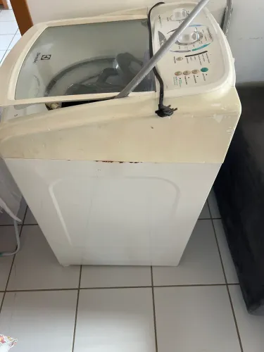 Lavadora em estado de uso