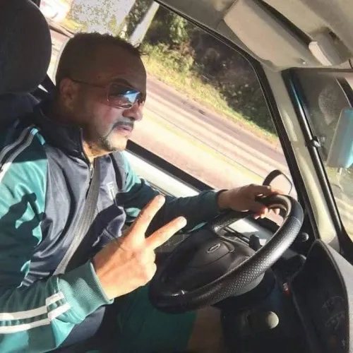 OFEREÇO ME MOTOTORISTA