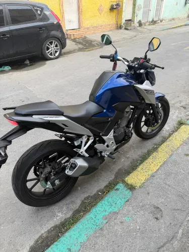 Vendo cb 300f azul valor 25.500