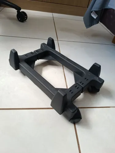 Base/suporte para gabinete com rodinhas