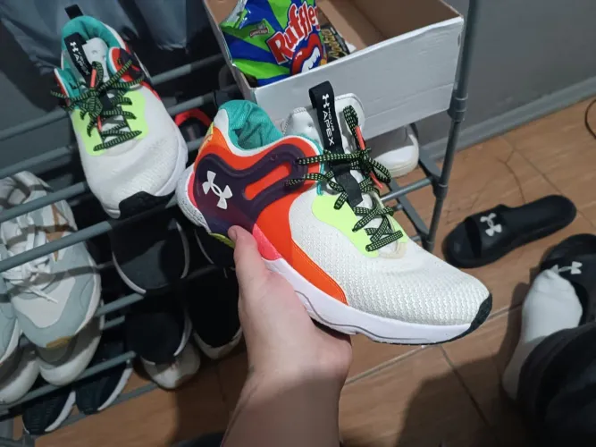 Tênis basquete under armour multicolorido 
