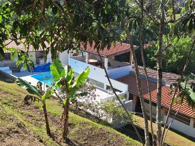 Imóvel com 4.900 de terreno / Área construída de 242 m2 - Linda Chácara