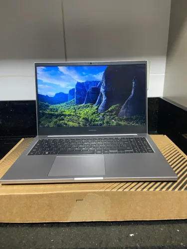 Notebook Samsung Book E30