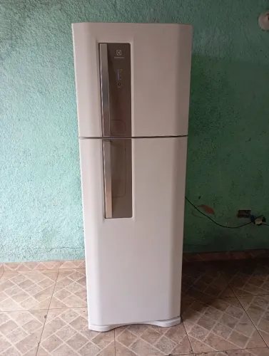 Geladeira Electrolux Frost Free 382L semi nova