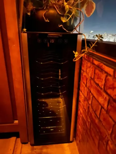 Adega Electrolux 12 garrafas 