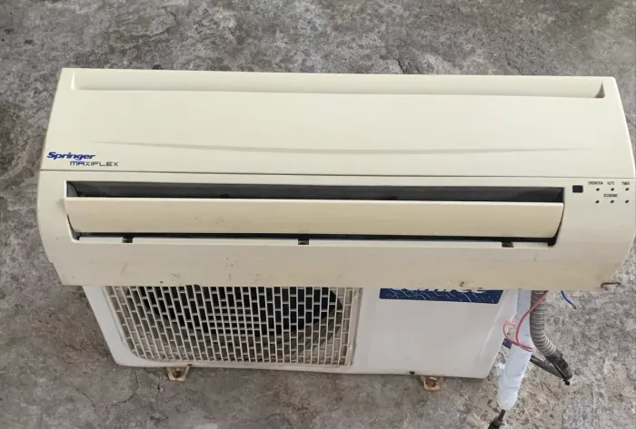 Ar-condicionado  split 9 mil bits.  Todo bom só instalar 